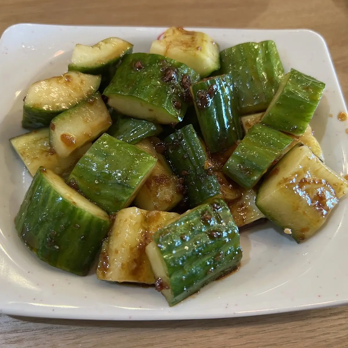 拍黄瓜 spicy & sour cucumber salad